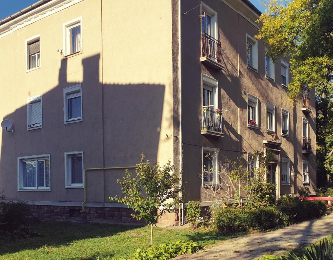 7Domb Apartman Komló Exterior foto